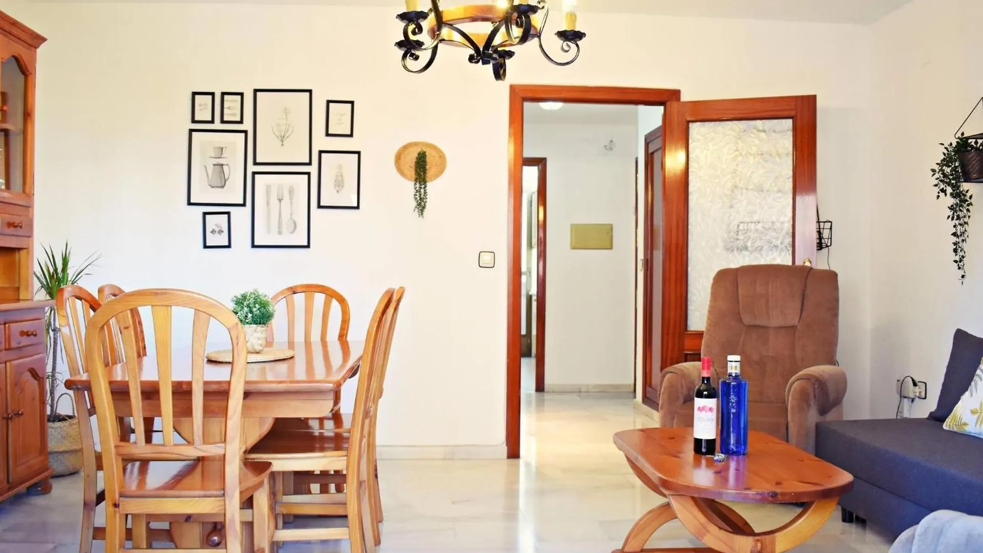 Amplio y luminoso apartamento cerca del centro y la playa con piscina y parking privado Málaga