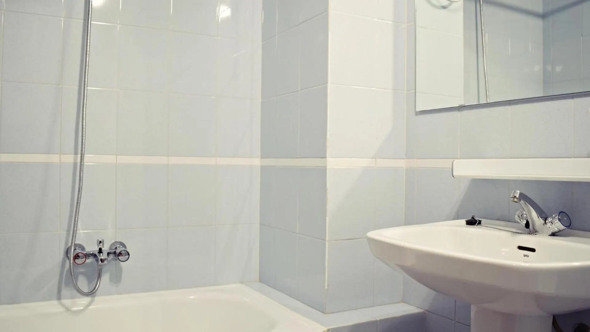 Amplio y luminoso apartamento cerca del centro y la playa con piscina y parking privado Málaga 0*,  España