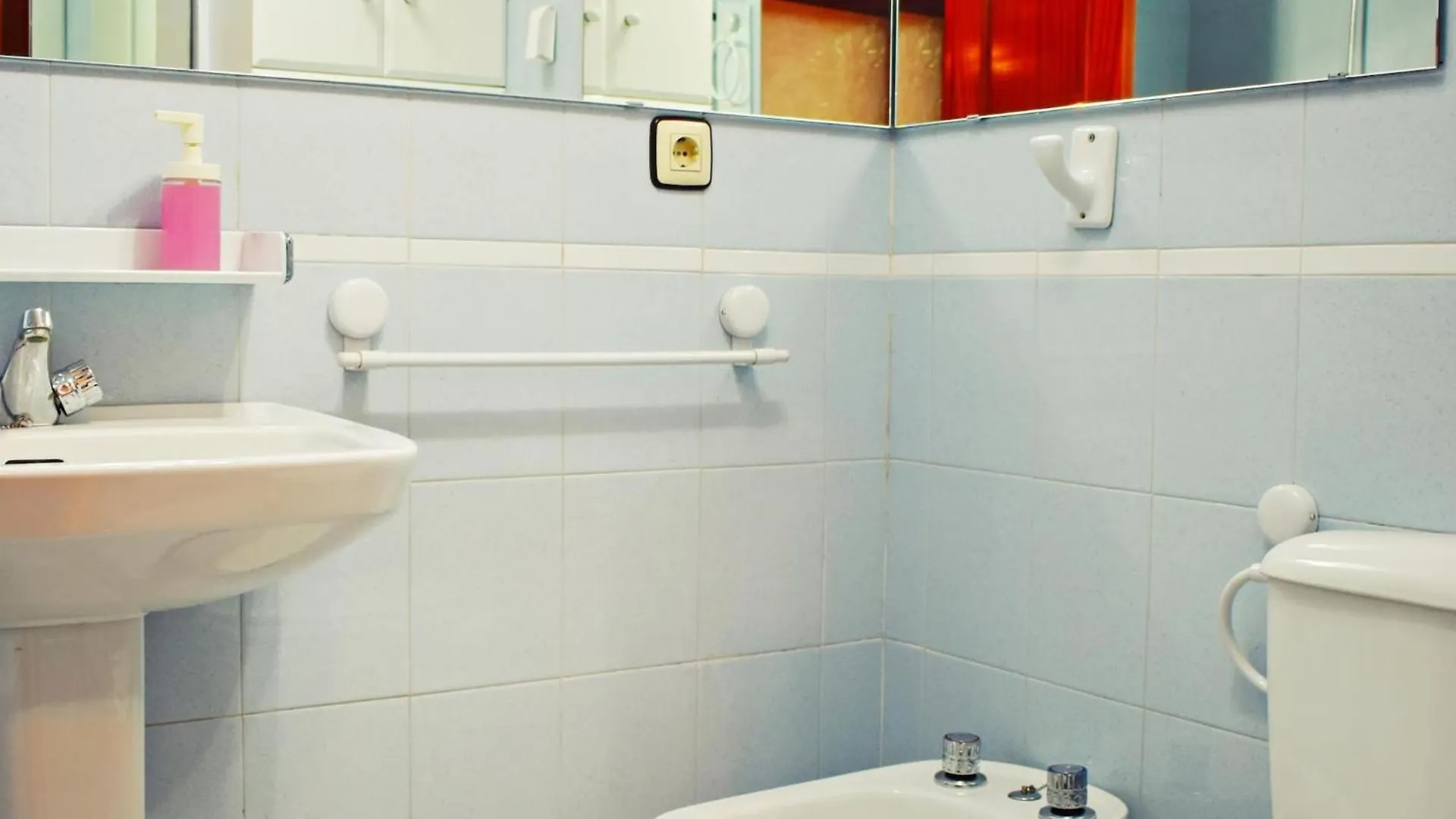 Amplio y luminoso apartamento cerca del centro y la playa con piscina y parking privado Málaga