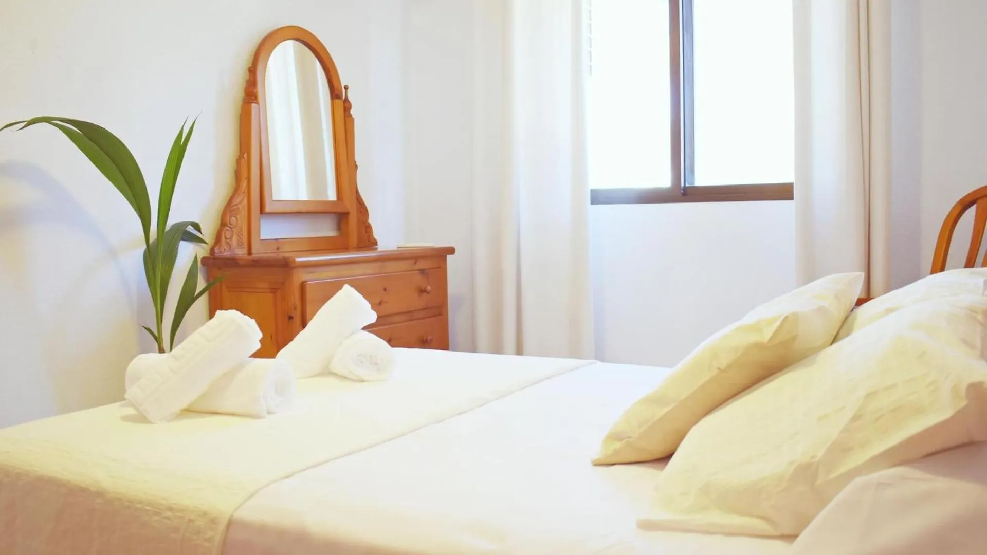 Amplio y luminoso apartamento cerca del centro y la playa con piscina y parking privado Málaga