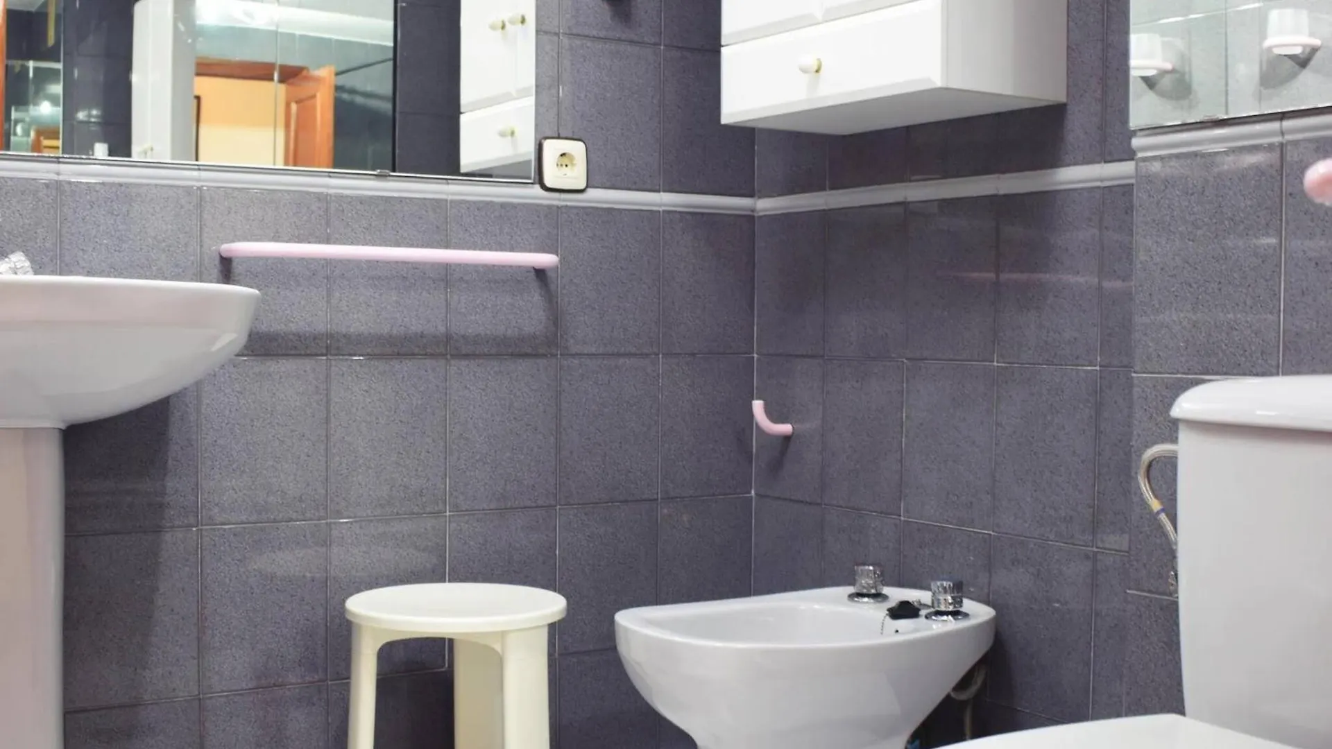 Amplio y luminoso apartamento cerca del centro y la playa con piscina y parking privado Málaga