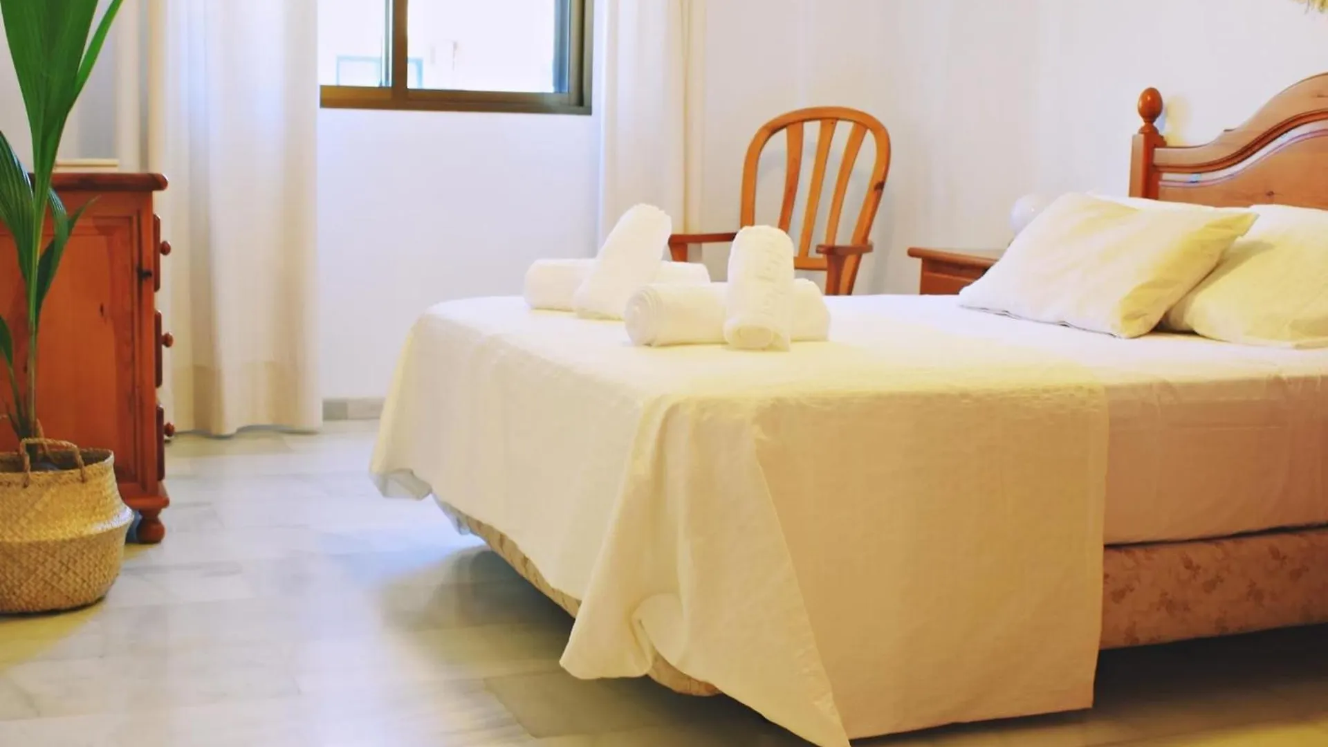 Amplio y luminoso apartamento cerca del centro y la playa con piscina y parking privado Málaga
