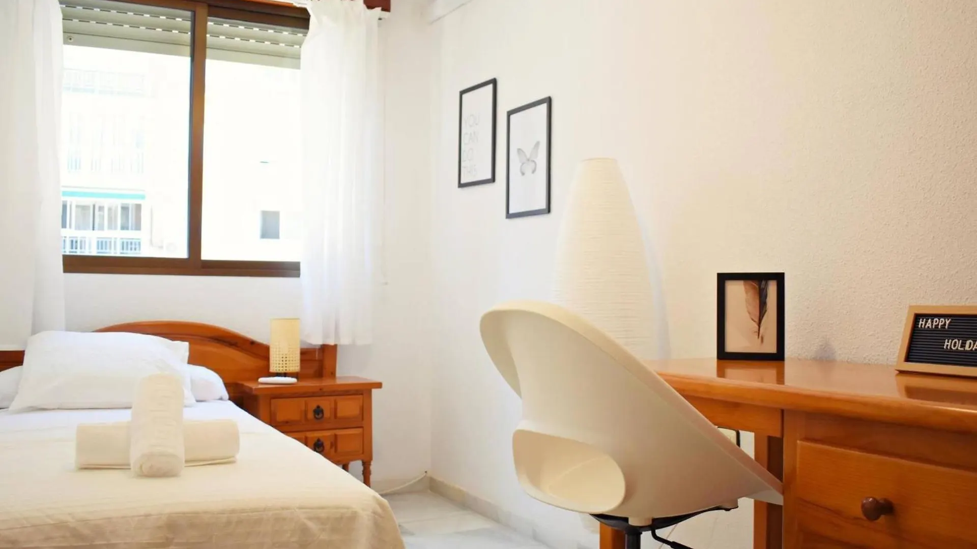 Amplio y luminoso apartamento cerca del centro y la playa con piscina y parking privado Málaga 0*,