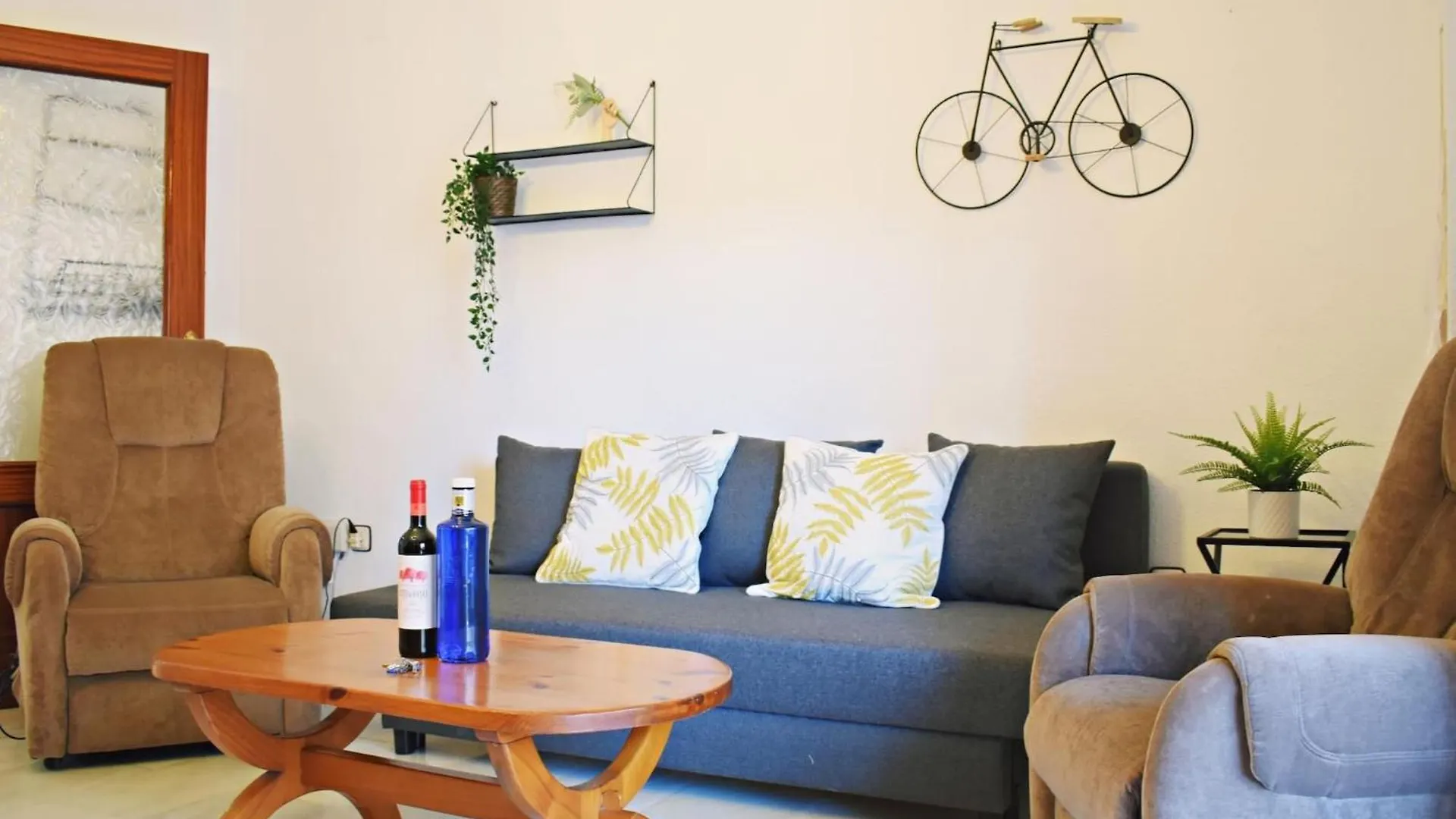 Amplio y luminoso apartamento cerca del centro y la playa con piscina y parking privado Málaga 0*,  España