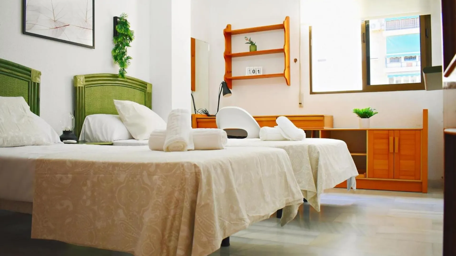 Amplio y luminoso apartamento cerca del centro y la playa con piscina y parking privado Málaga