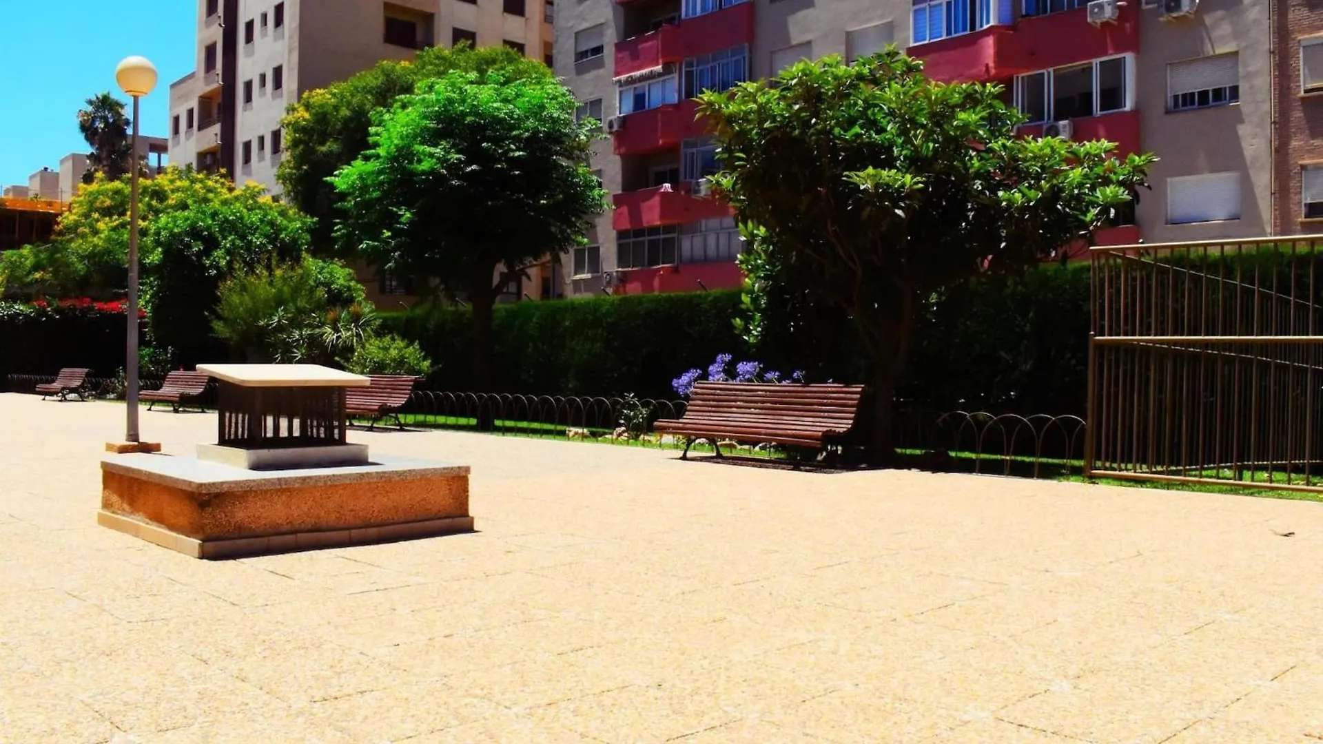 Amplio y luminoso apartamento cerca del centro y la playa con piscina y parking privado Málaga