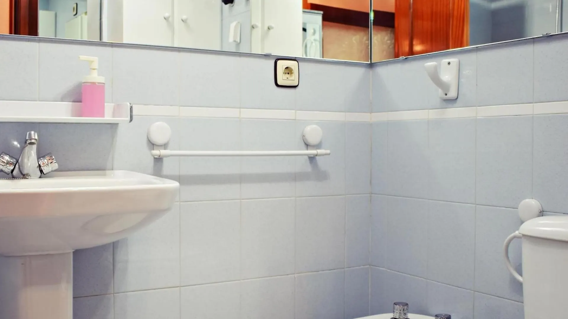 Amplio Y Luminoso Apartamento Cerca Del Centro Y La Playa Con Piscina Y Parking Privado Málaga Appartamento
