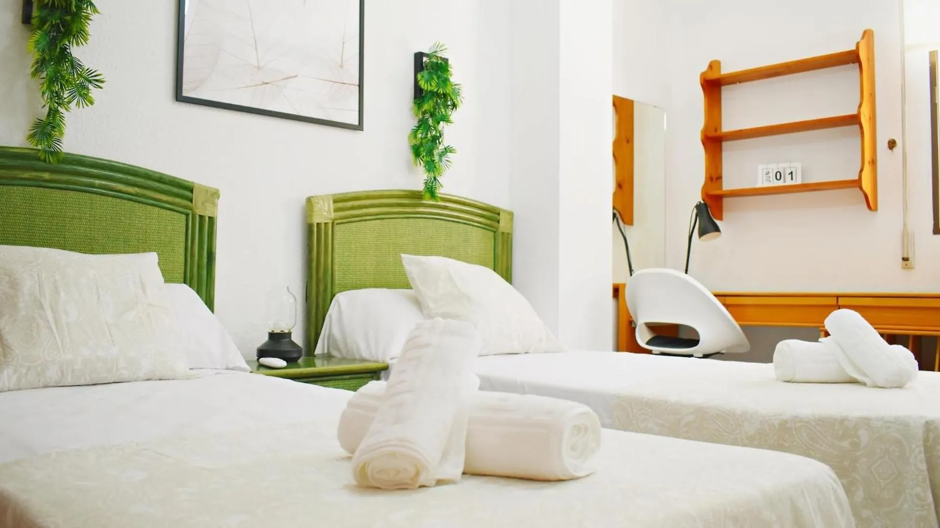 Amplio Y Luminoso Apartamento Cerca Del Centro Y La Playa Con Piscina Y Parking Privado Málaga Spagna